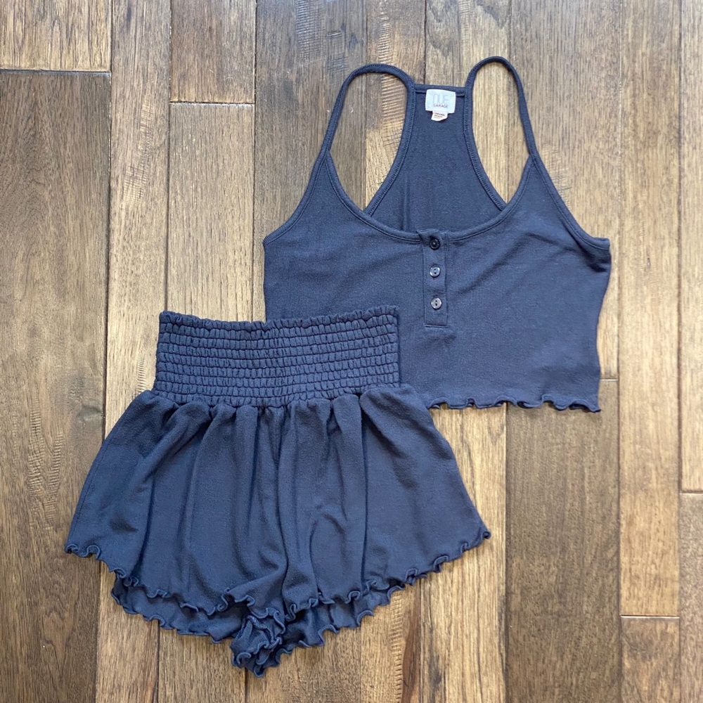 NUE BY GARAGE HENLEY TANK TOP AND SHORTS PJ SET WOMENS SIZE XS
NAVY